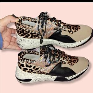 Outwoods Patchwork rose gold, tan faux suede leopard print sneaker size 10